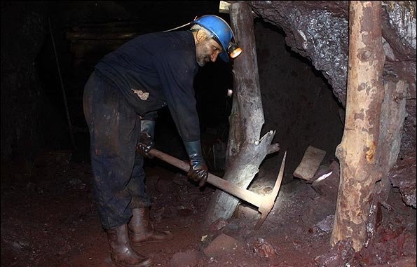 فعالیت‌ کارگران در سه معدن پابدانا، همکار و هشونی کوهبنان از سر گرفته شد