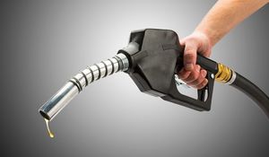 وزارت نفت آلودگی بنزین ها را بپذیرد/ قانون هوای پاک اجرا نمی شود