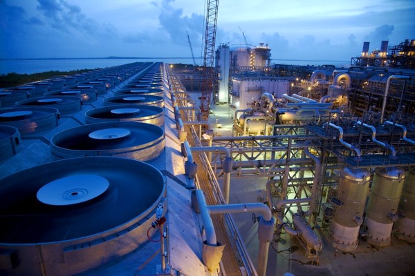 قرارداد پروژه احداث مخازن ذخیره سازی نفت خام در بندر جاسک امروز امضا می‌شود