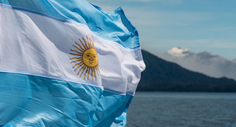 اقتصاد نیمه‌جان آرژانتین از پا می‌افتد؟