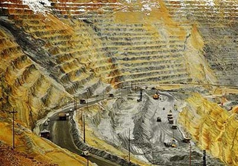 مسئولان اجازه توقف معدن طلای سقز را ندهند