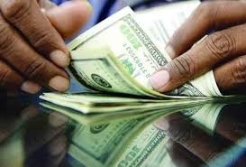 بهمن در بازار ارز؛ نرخ دلار چرا کاهش می‌یابد؟