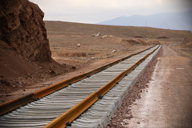 اتصال دریای خزر به خلیج فارس با اجرای پروژه راه آهن رشت-آستارا