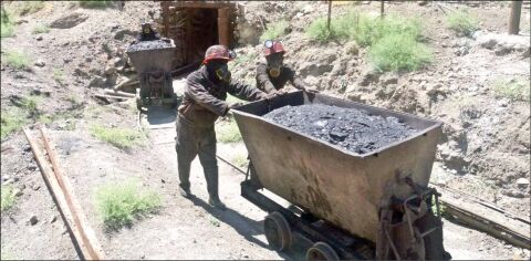 مشکلات کارگران معدن زغال سنگ آق دربند سرخس بررسی شد