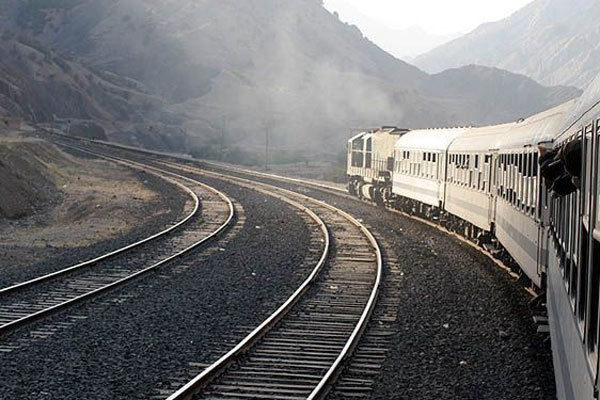 قطار همدان - تهران باید چارتر شود/ استانداری ورود کند