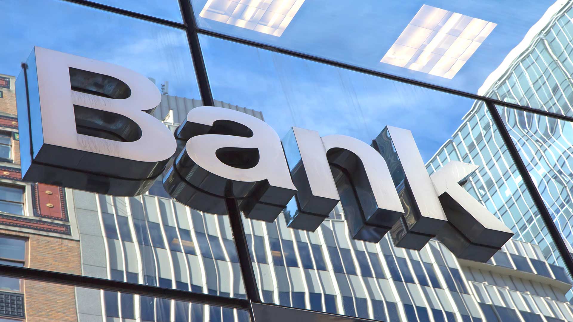 خبری که زمینه صف خرید سنگین سهام اولین بانک خصوصی را فراهم کرد