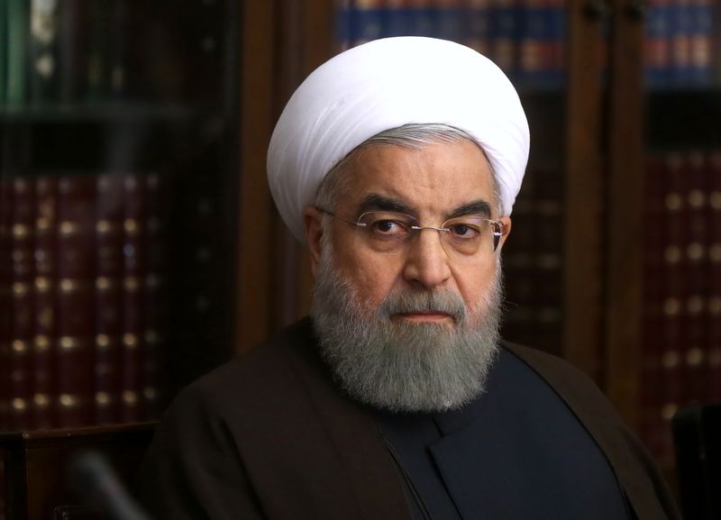 بازدید حسن روحانی از روند کمک رسانی و گفت و گو با مردم زلزله زده