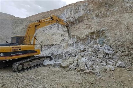 تولید مصنوعات سنگی و پیشگیری از خام‌فروشی معادن سنگ در دانشگاه آزاد اسلامی قروه