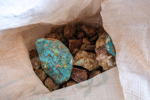 فعالیت 18 معدن سنگ‌های تزئینی در سمنان/ وجود 550 میلیون تن ذخیره قطعی معدنی در استان
