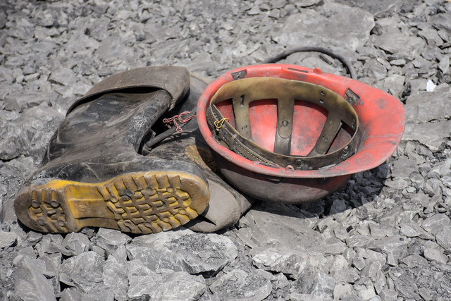یک کارگر در ریزش معدن زغال سنگ پابدانا جان‌باخت
