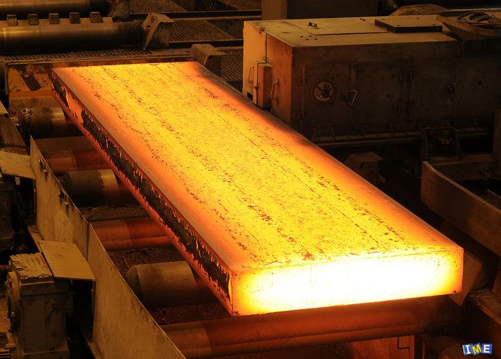 برنامه فولاد مبارکه برای توسعه فولاد هرمزگان در دو فاز احداث خط تولید تختال و نورد پیش خواهد رفت