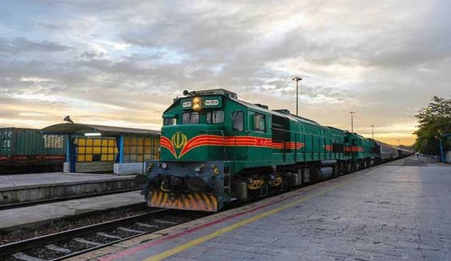 اجرای لاک‌پشتی راه‌آهن بوشهر/ شتاب ریل‌ اقتصادی کشور در انتظار سوت قطار