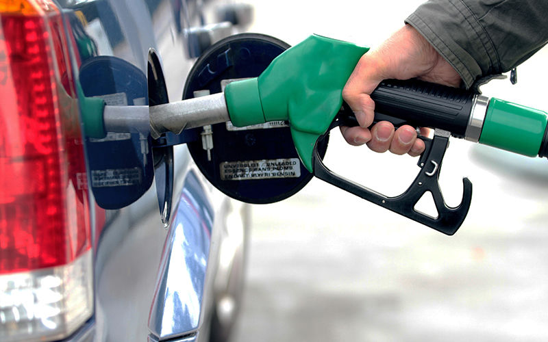 کاهش قیمت بنزین در دستور کار کمیسیون تلفیق نیست