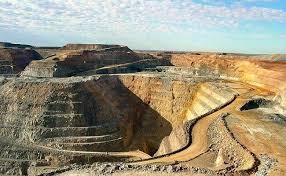 برنامه جذب سه هزار میلیارد تومان سرمایه بخش خصوصی در سنگان/ 130 میلیون تن سنگ آهن در سنگان برداشت می شود