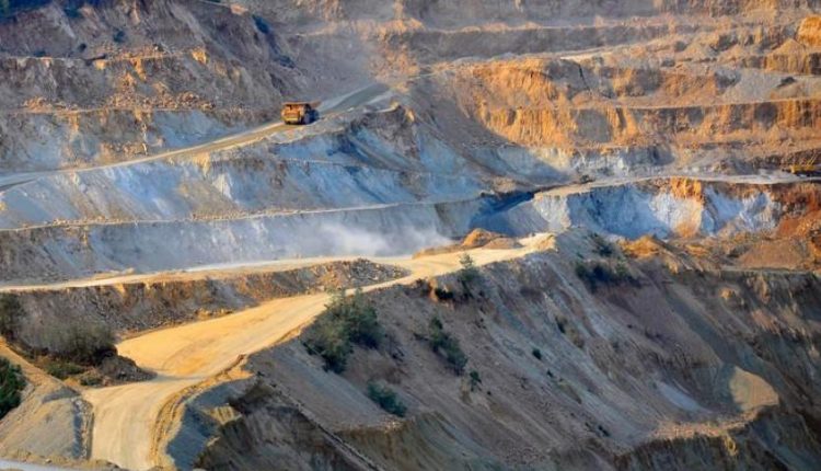 کرونا و بلاتکلیفی بخش معدن در ایران