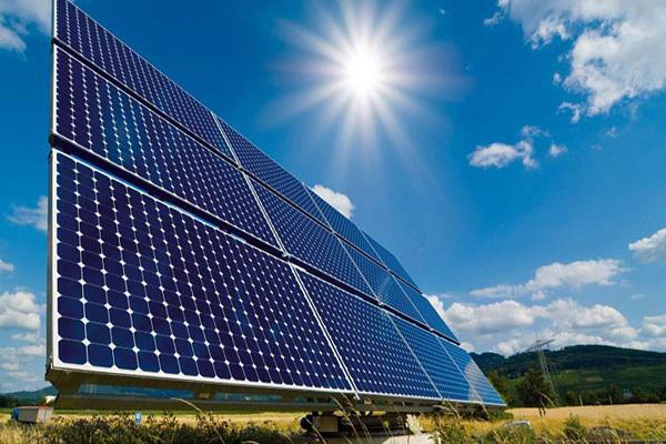 نیروگاه خورشیدی ۱۰مگاواتی اردکان تا نیمه امسال افتتاح می‌شود