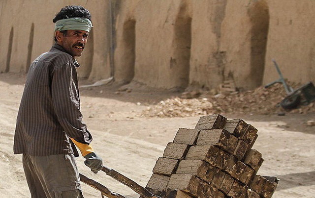 حقوق کارگران کفاف اجاره خانه‌شان را هم نمی‌دهد / کارفرما توان افزایش حقوق ندارد