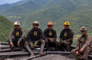 کارگران معادن زغال سنگ کرمان امیدوارند به حق و حقوقشان برسند