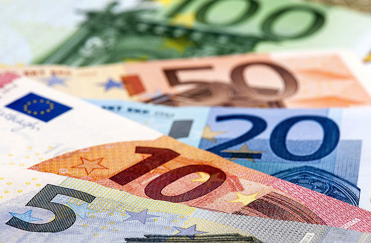 قیمت دولتی یورو کاهش و پوند افزایش یافت