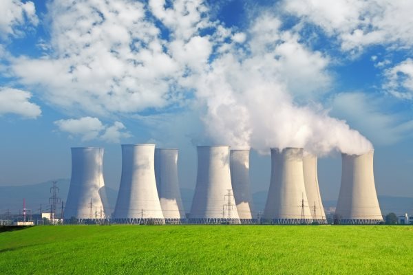 توسعه استفاده از برق نیروگاه های هسته ای در دنیا/دولت برق را به قیمت منطقی از سازمان انرژی اتمی خریداری کند