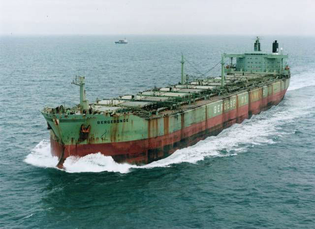 هند استفاده از کشتی‌های چینی برای تجارت نفت را متوقف کرد