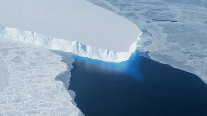ذوب صفحات یخ سطح آب دریاها را تا سال ۲۱۰۰ بیش از ۳۸ سانتی‌متر افزایش می‌دهد
