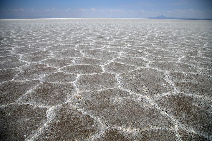 اجرای طرح استحصال شورابه‌های دریاچه نمک