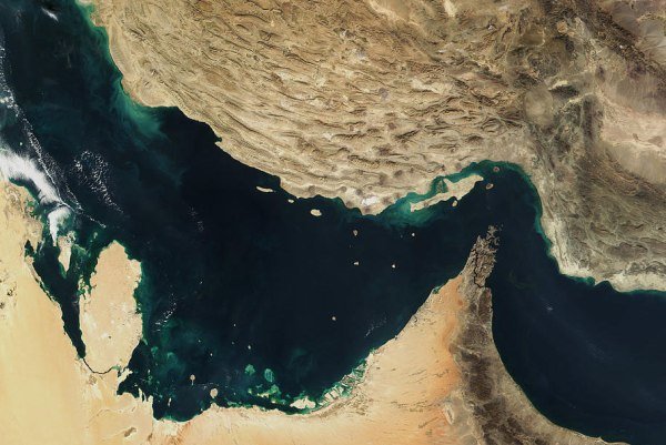 تنها راه نجات اصفهان انتقال حداقل ۴۰۰ میلیون متر مکعب آب از خلیج فارس است