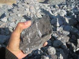 بیش از ۱۰۳ تن سنگ کرومیت قاچاق در بندرعباس کشف شد