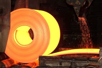 بازار فولاد با عرضه در بورس ساماندهی می‌شود