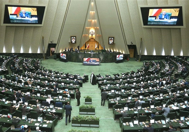 معنای رد کلیات بودجه بعد از تغییرات گسترده در کمیسیون تلفیق/ نمایندگان با حذف ارز ۴۲۰۰ تومانی در شرایط تحریم مخالفت کردند