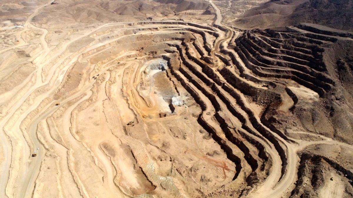 تامین مواد اولیه معدنی مجموعه میدکو توسط کاراوران صنعت خاورمیانه