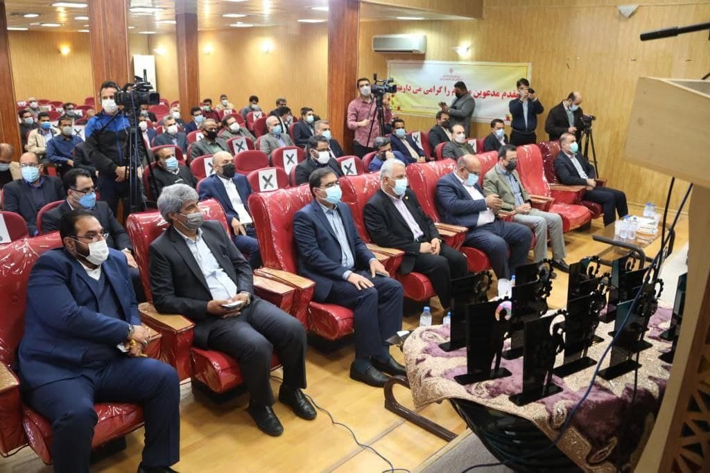 تندیس واحد نمونه صنعتی و کارگر نمونه صنعتی در جشنواره امتنان به شرکت فولاد خوزستان رسید