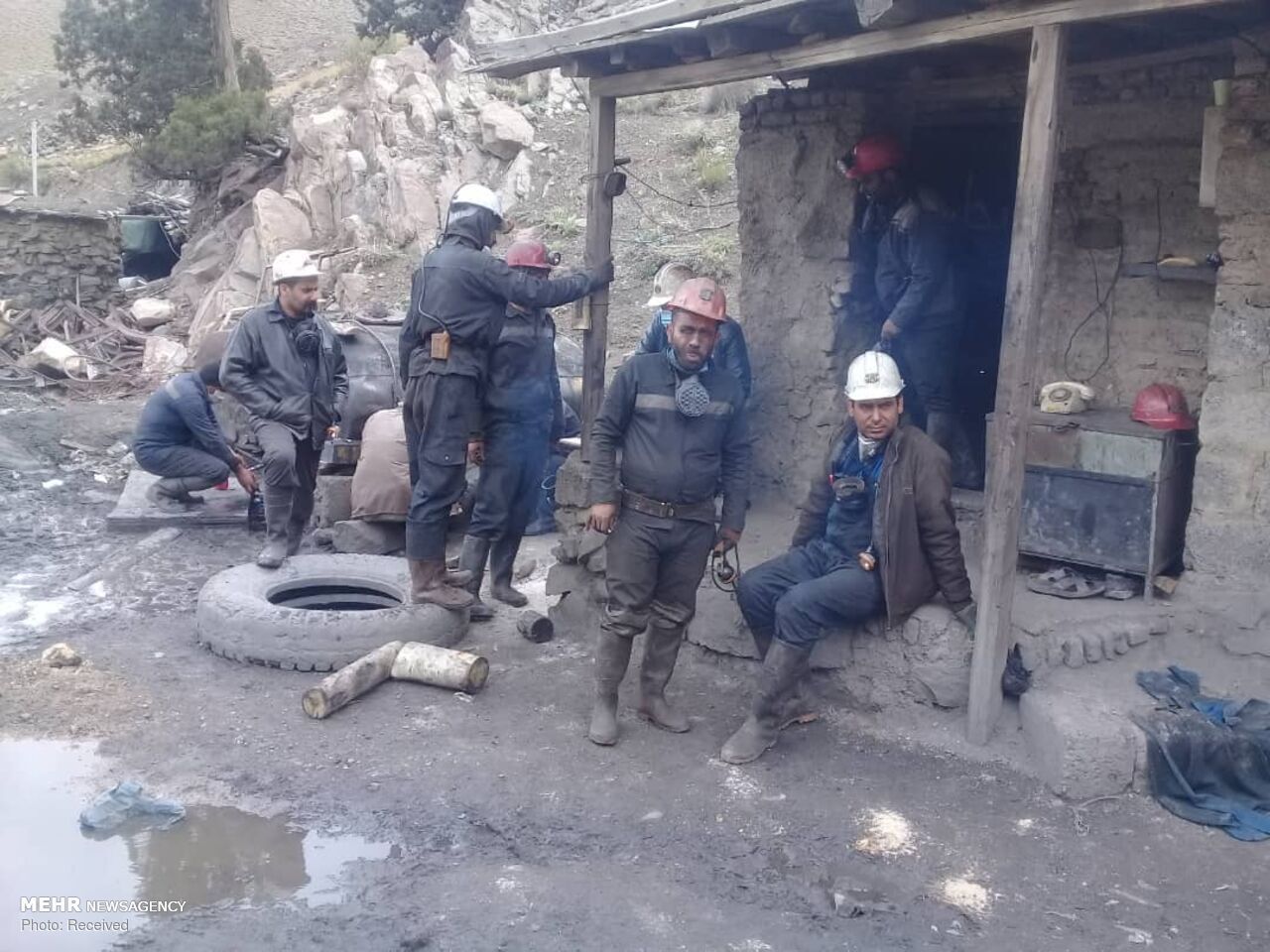 جستجو برای یافتن دو معدنچی مدفون شده در معدن زغال سنگ طزره