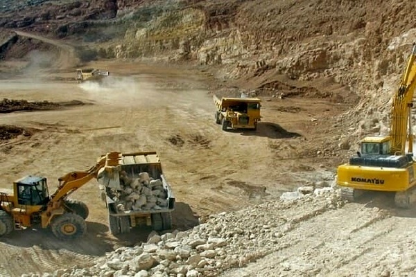 مطالعات محیط زیستی برای فعالیت ۲۰ معدن در عنبران انجام شده؟ / دود آسیب‌ها در چشم مردم و محیط زیست