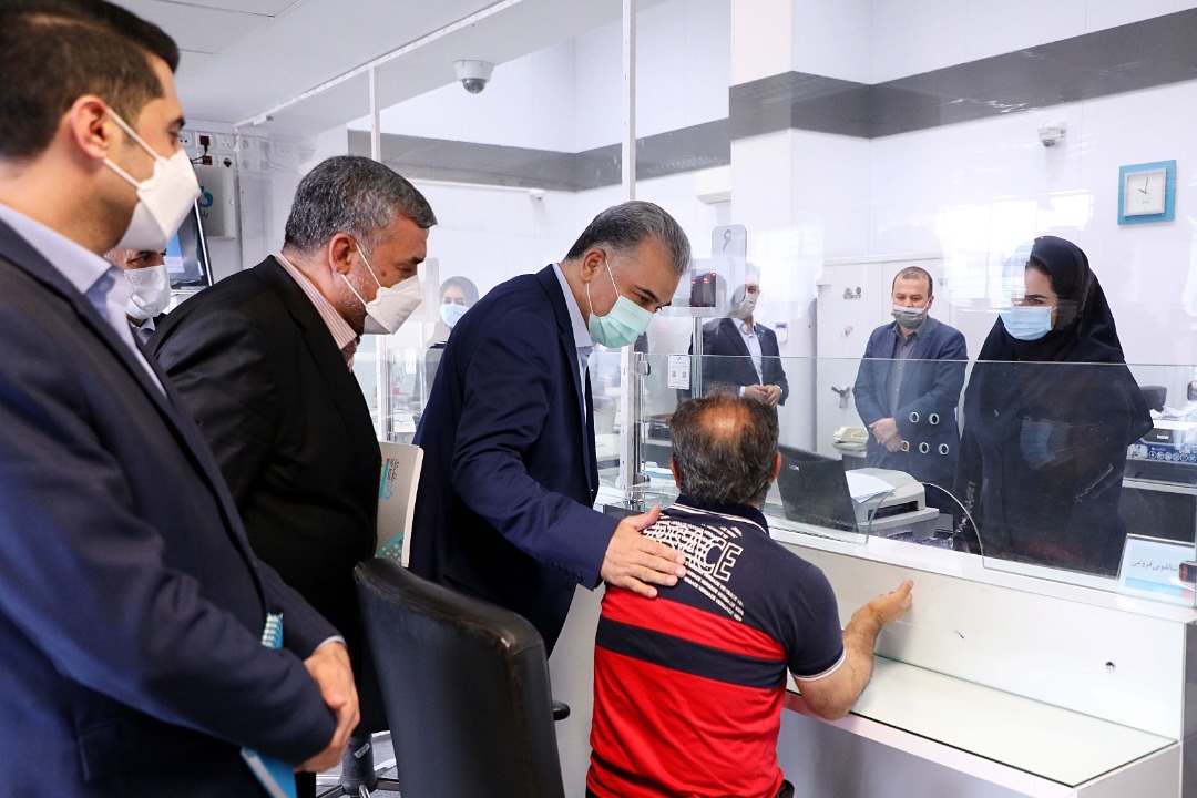 بازدید مدیرعامل بانک دی از شعب بازار آهن و شهرک راه آهن