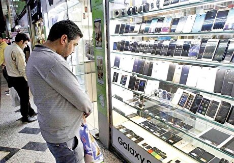 آشفته شدن بازار موبایل با تخصیص‌های بی ضابطه ارز برای واردات آیفون رفرش