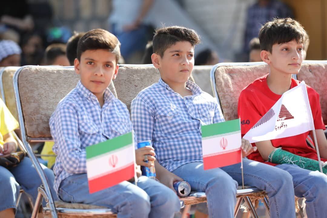 دومین همایش بزرگ دوقلو‌ها و چندقلو‌های سیرجانی برگزار شد