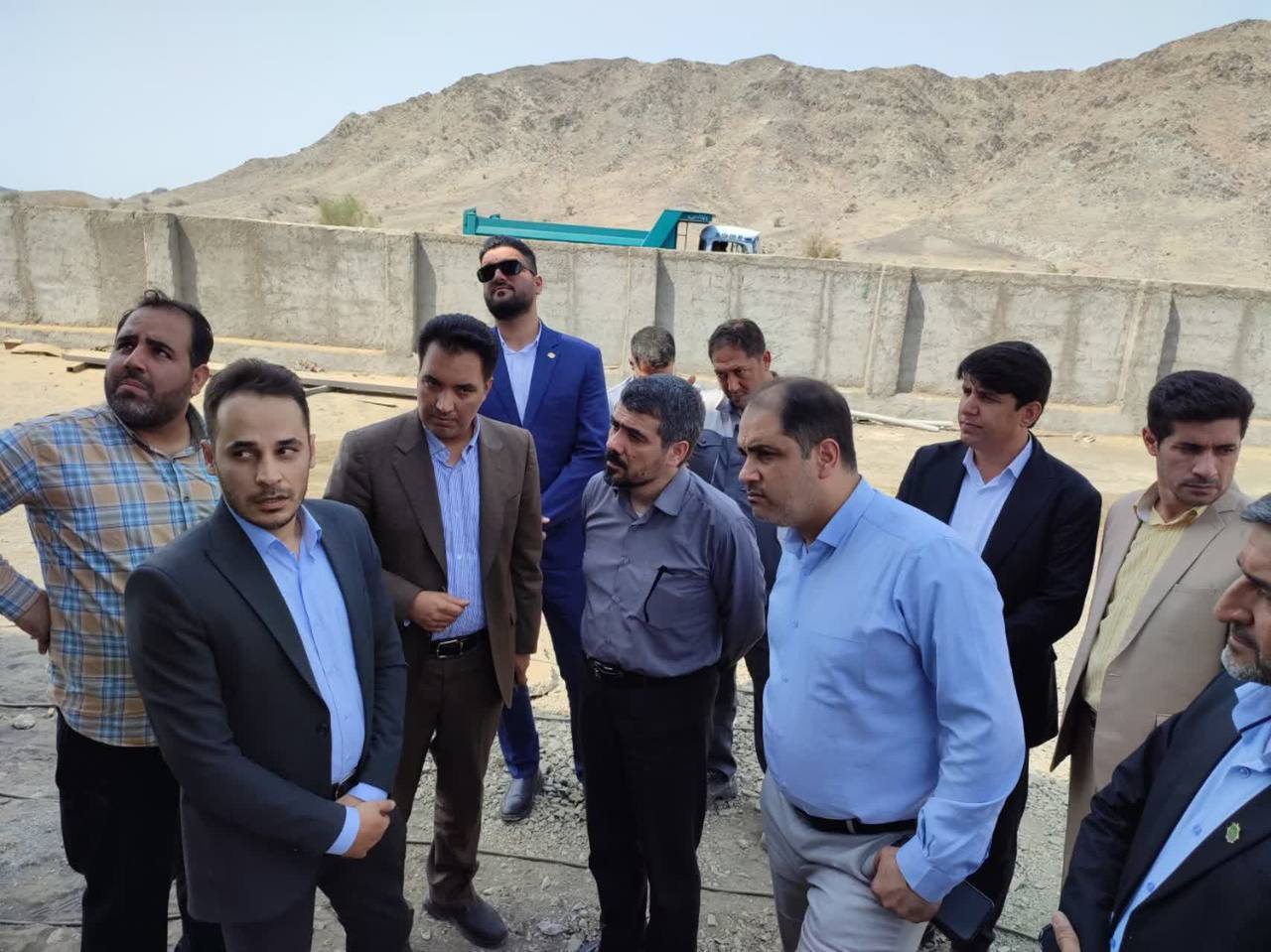 بازدید معاون معادن و فرآوری مواد وزارت صمت از جنوب استان کرمان و بررسی میدانی از روند احداث کارخانه تیتانیوم کهنوج
