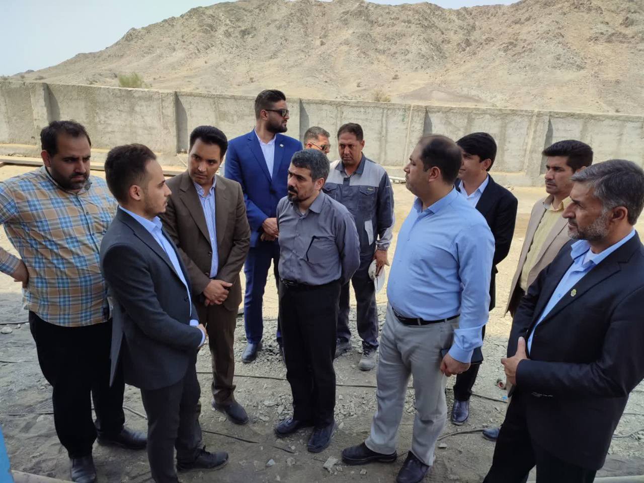 بازدید معاون معادن و فرآوری مواد وزارت صمت از جنوب استان کرمان و بررسی میدانی از روند احداث کارخانه تیتانیوم کهنوج