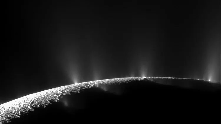 کشف عنصر سازنده حیات در جهان فرازمینی؛ دانشمندان فسفر را در قمر زحل شناسایی کردند