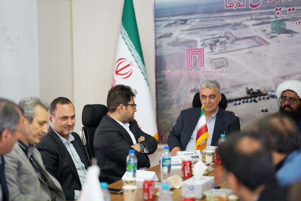 دکتر سعدمحمدی از پروژه احیاء مستقیم فولاد اقلید بازدید کرد