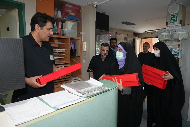 تکریم کادر درمان بیمارستان البرز و درمانگاه فولاد توسط کارکنان ایمیدرو