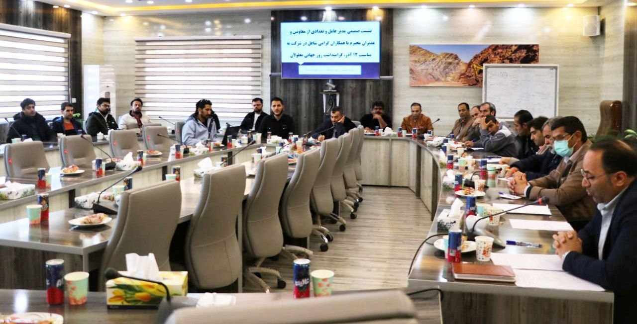 نشست صمیمی مدیرعامل و تعدادی از معاونین و مدیران با شاغلان شرکت آلومینای ایران به مناسبت ۱۲ آذر، گرامیداشت روز جهانی معلولان