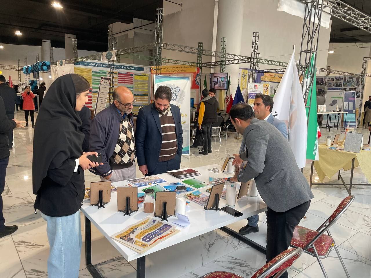 حضور شرکت آلومینای ایران در نمایشگاه دستاوردهای پژوهشی، فناوری و فن بازار استان خراسان شمالی حضور شرکت آلومینای ایران در نمایشگاه دستاوردهای پژوهشی، فناوری و فن بازار استان خراسان شمالی