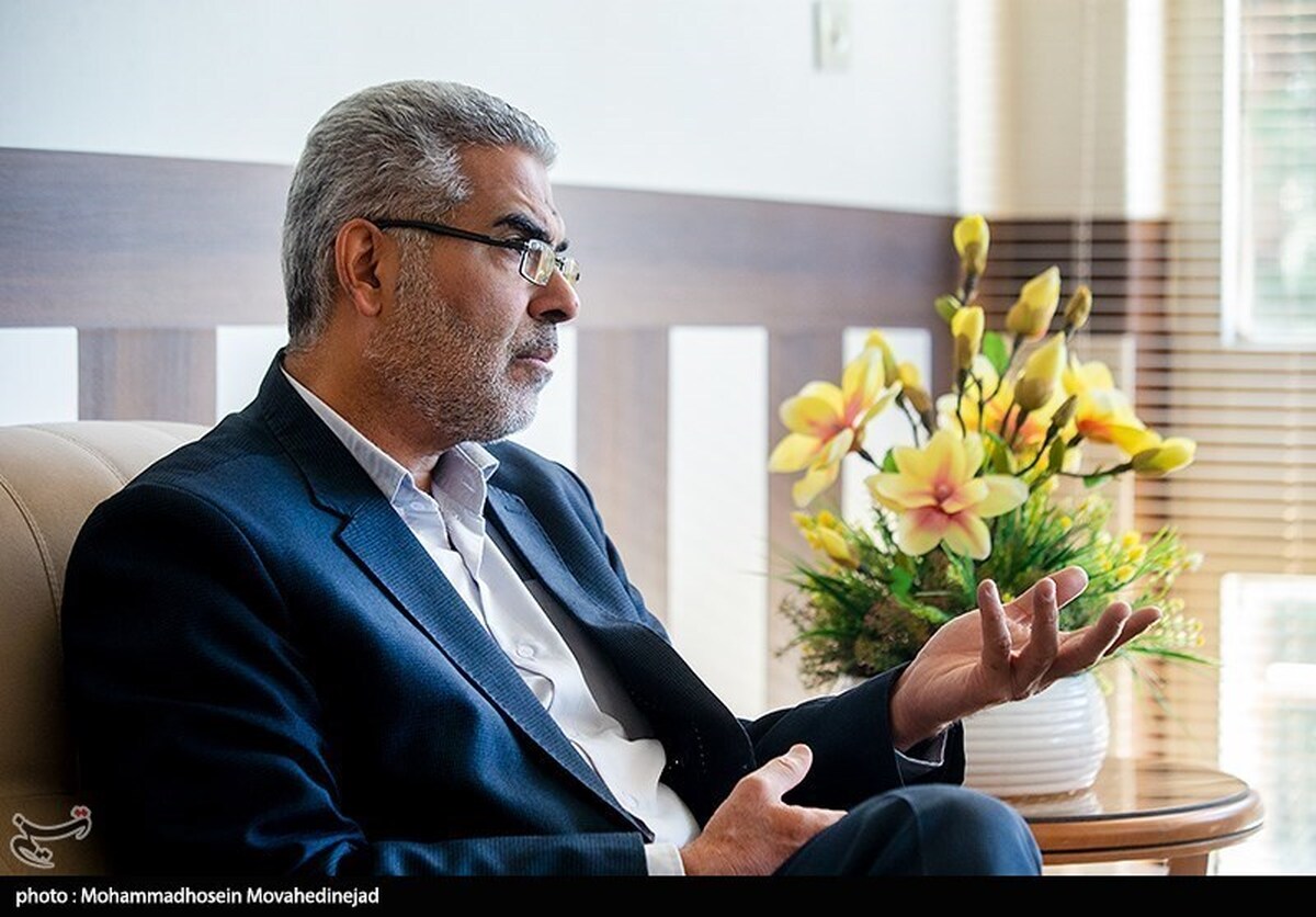 نرخ ارز را به بازار نسپارید