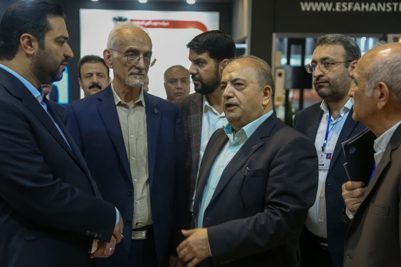 بازدید مسوولین و دست‌اندرکاران صنعت فولاد از غرفه ذوب آهن اصفهان در نمایشگاه بین‌المللی کیش
