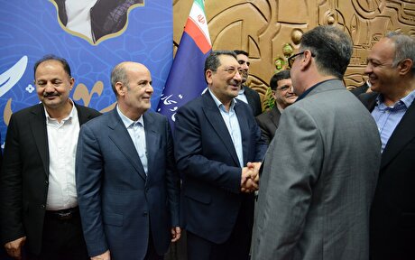 دیدار نوروزی رئیس سازمان زمین‌شناسی و اکتشافات معدنی کشور و جمعی از مدیران این سازمان با وزیر صنعت، معدن و تجارت