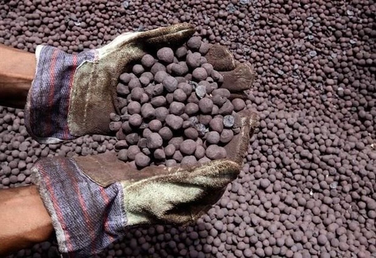 آغاز بارگیری بیش از ۸۳ هزار تن گندله آهن در بندر شهید رجایی